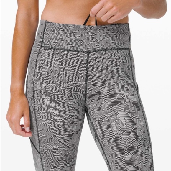 SeaWheeze Lululemon Speed Up Crop 21" - Size 6 - Like new - Picture 7 of 13